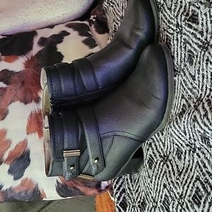 Natural Soul Karmen Black Faux Leather Block Heel Ankle Bootie Size 5.5